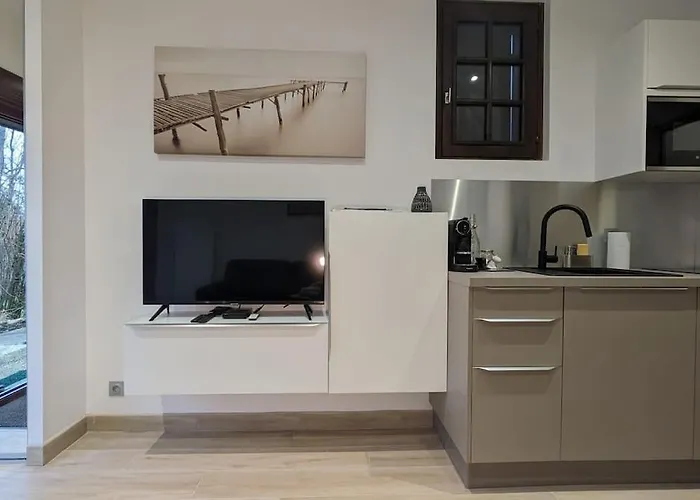 Le Meridien, Studio Renove Avec Terrasse, 8 Min A Pieds Du Centre Ville